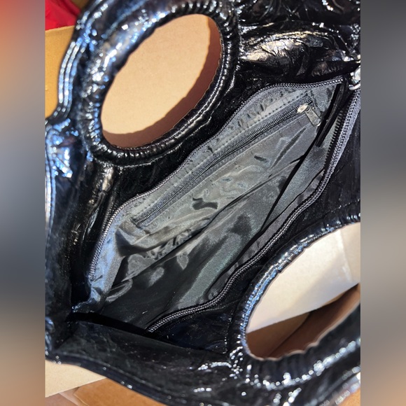 Black Crinkled Glossed Handbag Purse - Picture 3 of 3